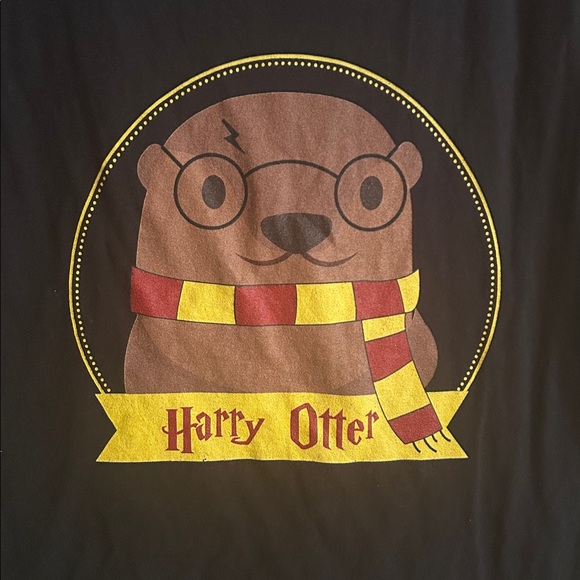 Black Harry Potter Otter with Scarf T-Shirt - Picture 2 of 4